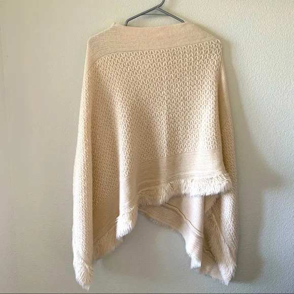 Do Everything in Love, cream shawl, faux fur trim, one size - Picture 2 of 4